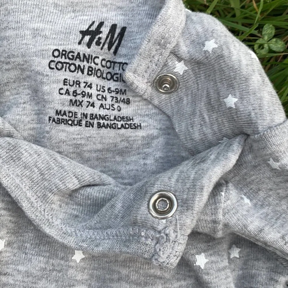 2 H&M Stars and Hearts Organic Cotton Long Sleeve Onsies (Size 6-9 Months)